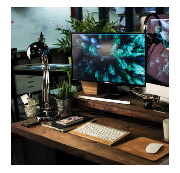 Un exemple d'ordinateur personnel sur un bureau. OK.